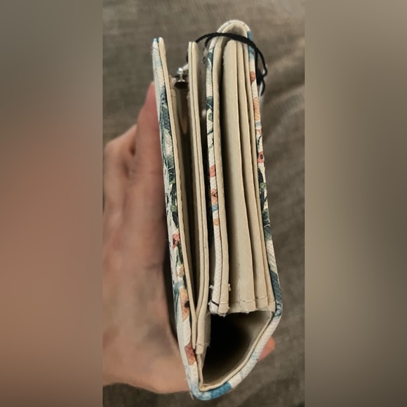 NWT Mundi wallet - Picture 3 of 12